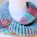 Crochet Dueling Colors Cowl